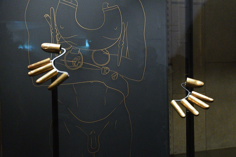 63 MAK_7179.jpg - Protezioni in oro per le dita, posizionate durante il processo di mummificazione per proteggere le estremità del faraone nell'aldilà.